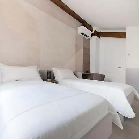Ur-nest Indipendenza Lejlighed *