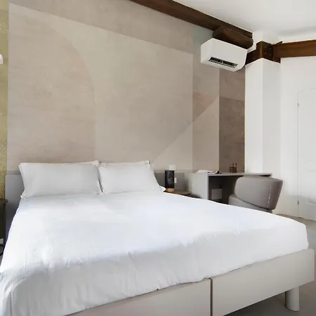 Ur-nest Indipendenza Lejlighed *